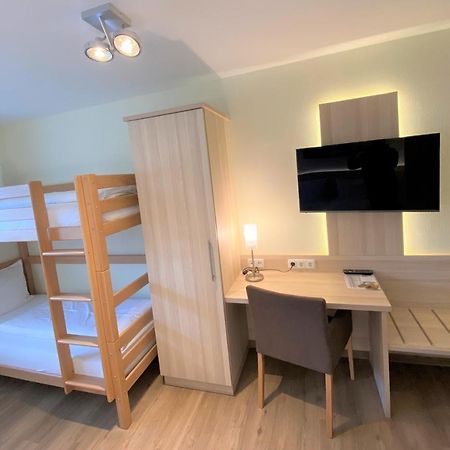 Hotel Am Wiesenweg L 24H Check-In Hausen  Екстериор снимка