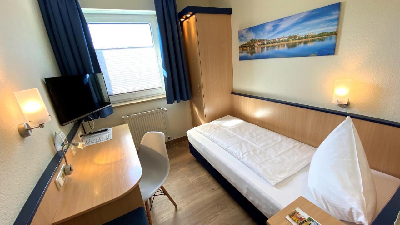 Hotel Am Wiesenweg L 24H Check-In Hausen  Екстериор снимка