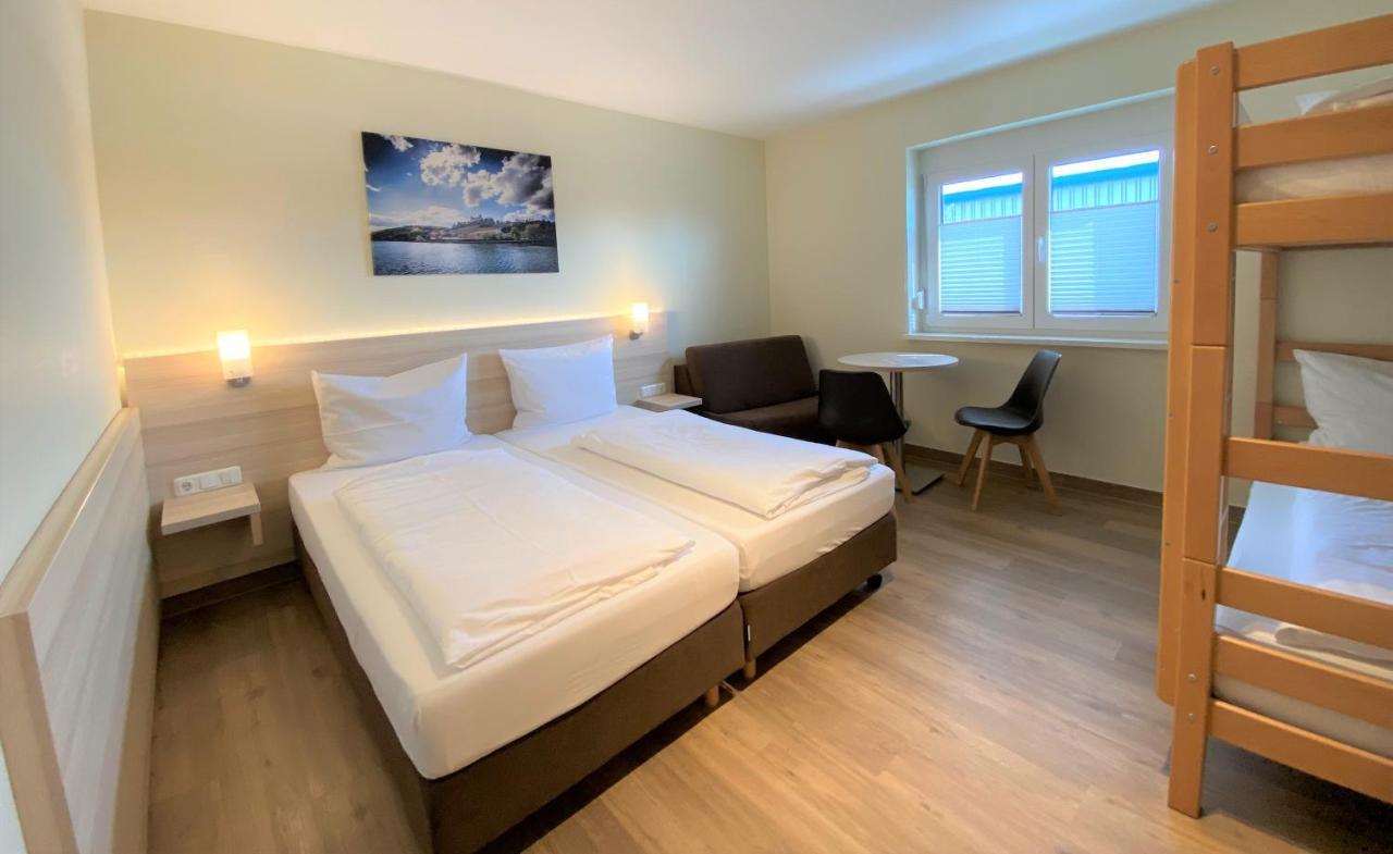 Hotel Am Wiesenweg L 24H Check-In Hausen  Екстериор снимка
