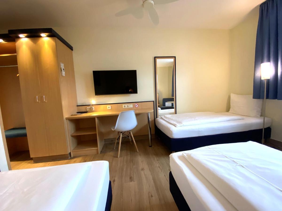 Hotel Am Wiesenweg L 24H Check-In Hausen  Екстериор снимка