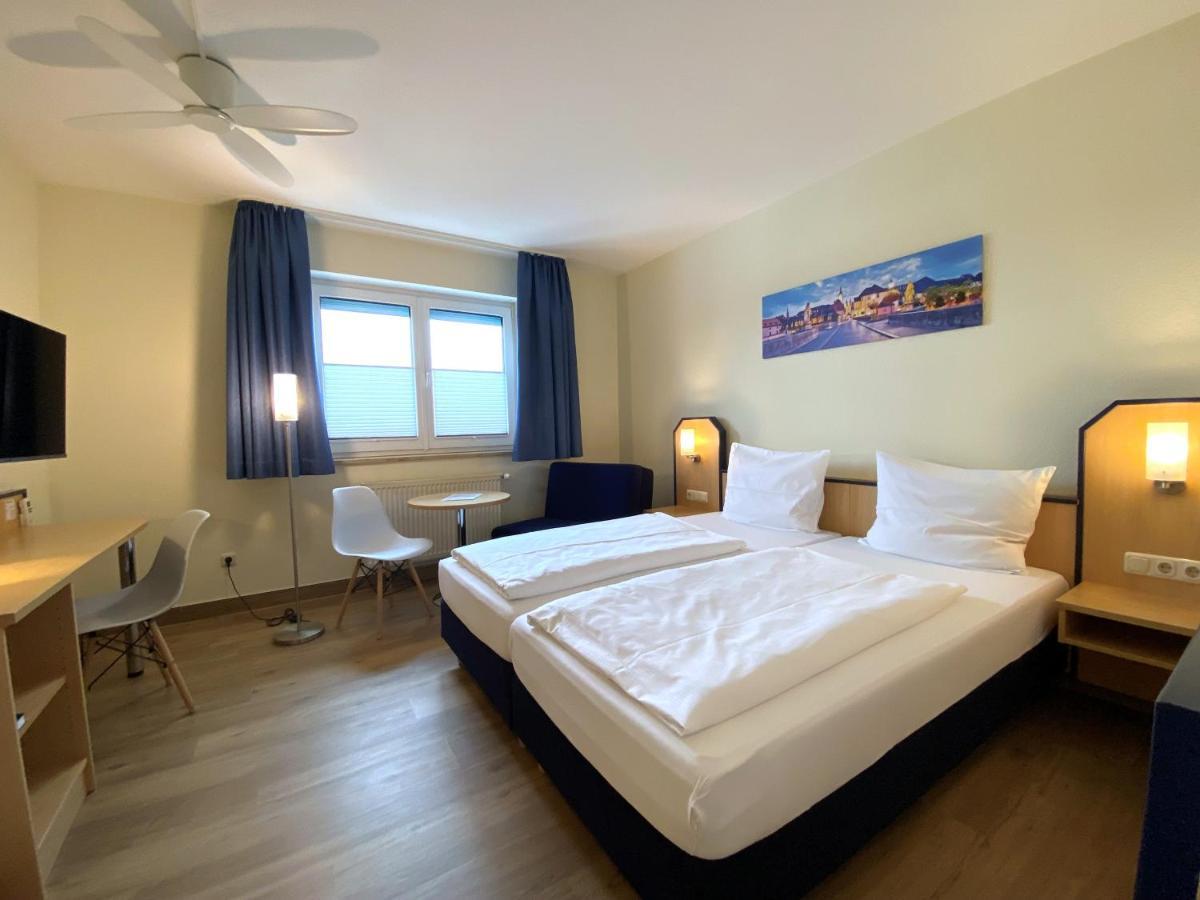 Hotel Am Wiesenweg L 24H Check-In Hausen  Екстериор снимка