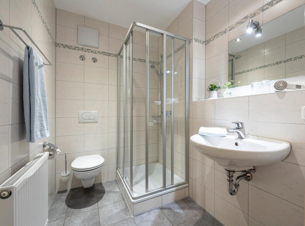 Hotel Am Wiesenweg L 24H Check-In Hausen  Екстериор снимка