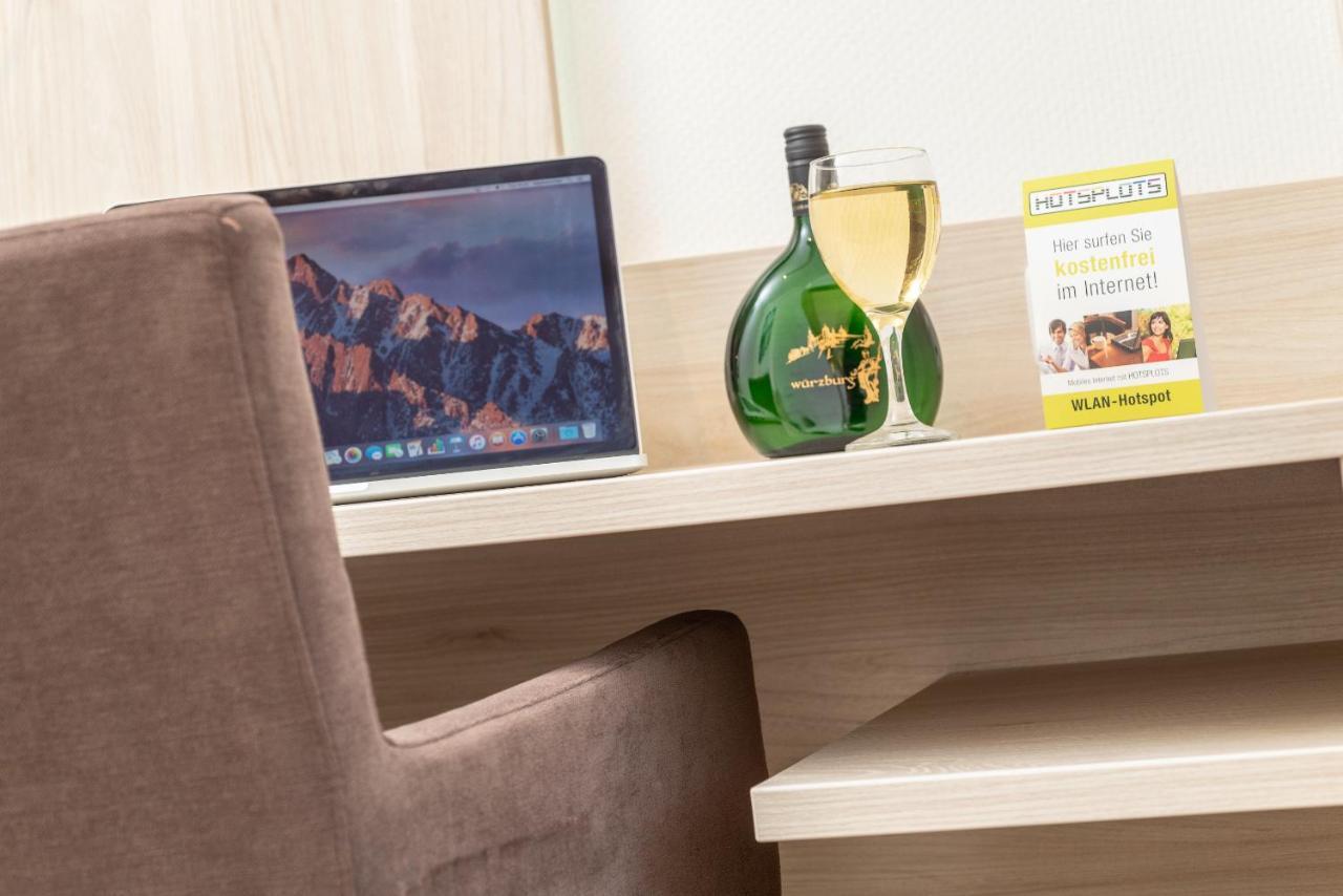 Hotel Am Wiesenweg L 24H Check-In Hausen  Екстериор снимка