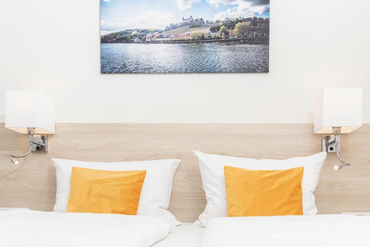 Hotel Am Wiesenweg L 24H Check-In Hausen  Екстериор снимка