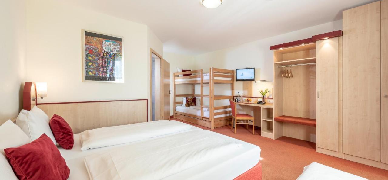 Hotel Am Wiesenweg L 24H Check-In Hausen  Екстериор снимка