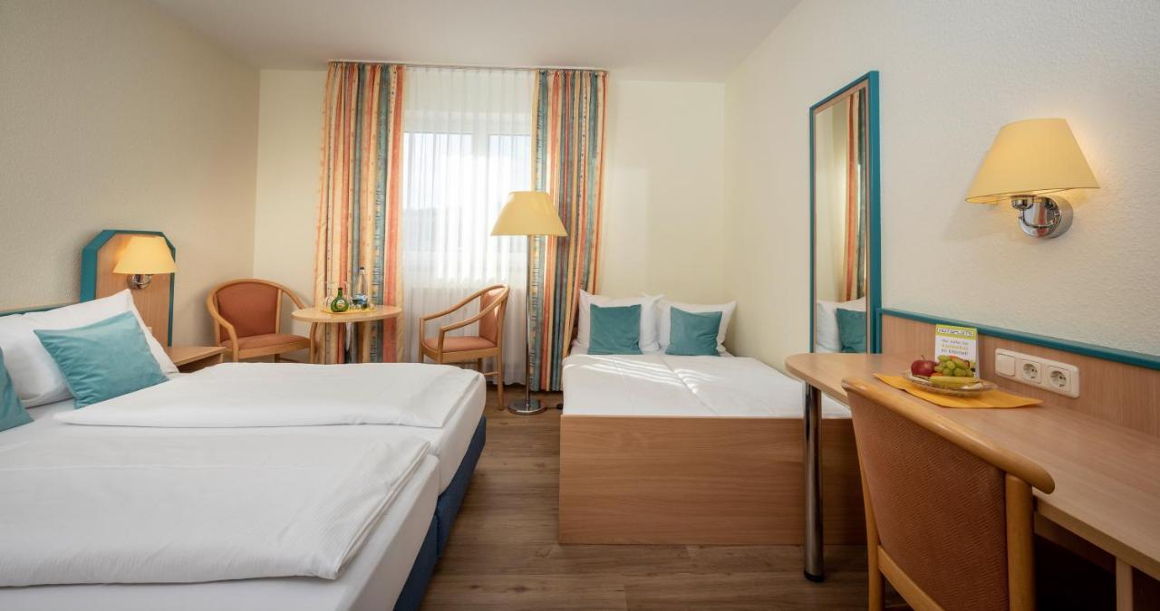 Hotel Am Wiesenweg L 24H Check-In Hausen  Екстериор снимка
