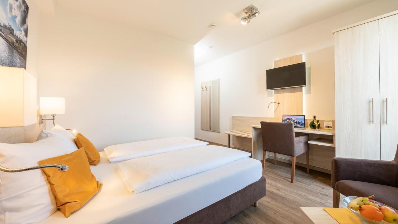 Hotel Am Wiesenweg L 24H Check-In Hausen  Екстериор снимка