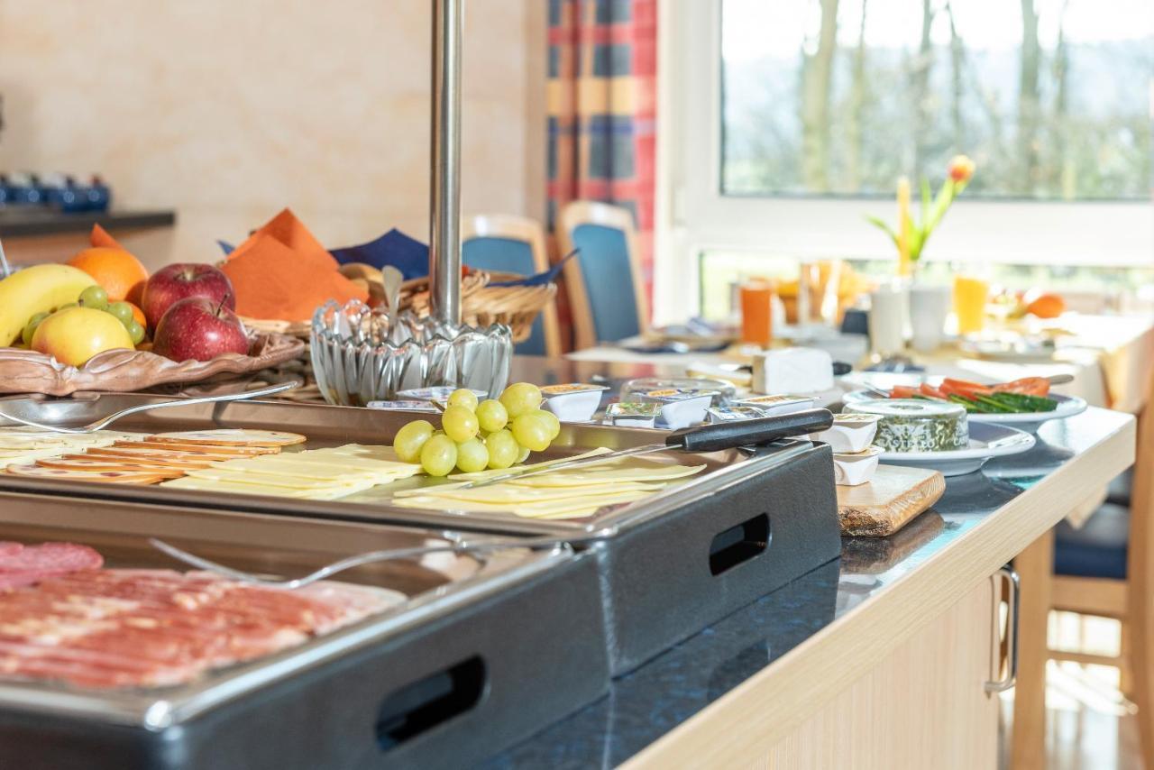 Hotel Am Wiesenweg L 24H Check-In Hausen  Екстериор снимка