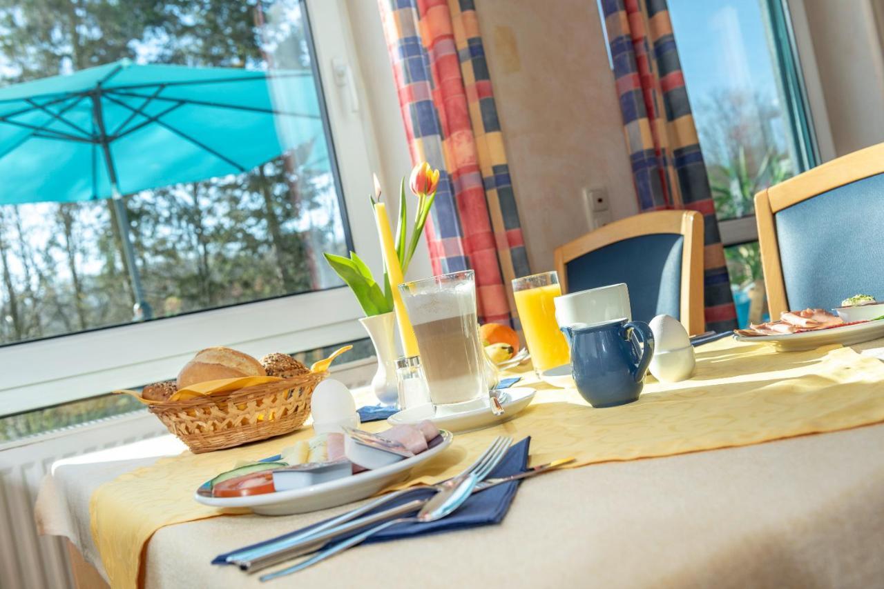 Hotel Am Wiesenweg L 24H Check-In Hausen  Екстериор снимка